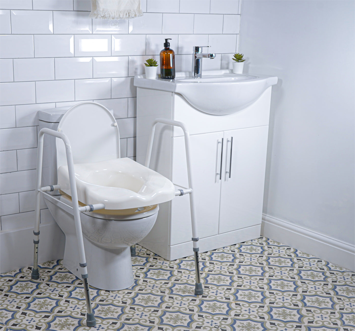 Solo President Width Adjustable Toilet Seat and Frame - Flat Packed